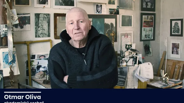 Zavěšený z nebeské klenby. Reportáž Téma 21 o relikviáři pro Jana Bulu a Václava Drbolu